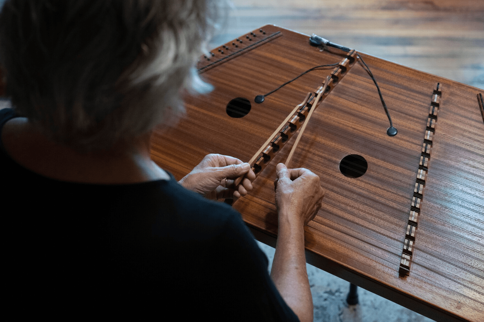 Glass Dulcimer Vs Hammered Dulcimer Creative Musical Instrument