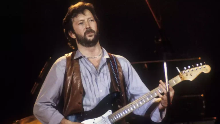 Famous musicians who played vintage guitars